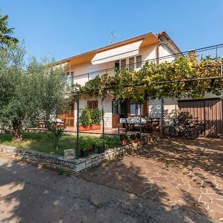 Πανσιόν Holiday Daila 50m From The Beach 3*