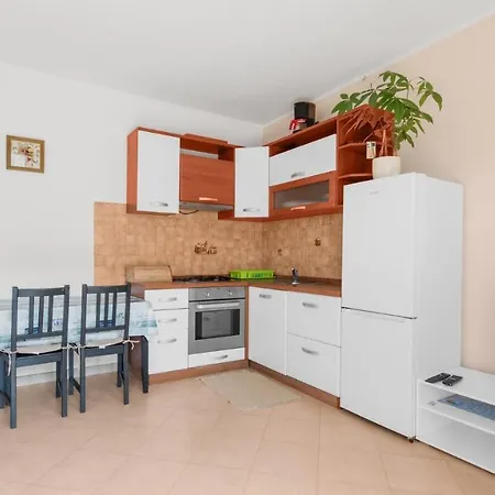 Holiday Daila 50m From The Beach Dajla