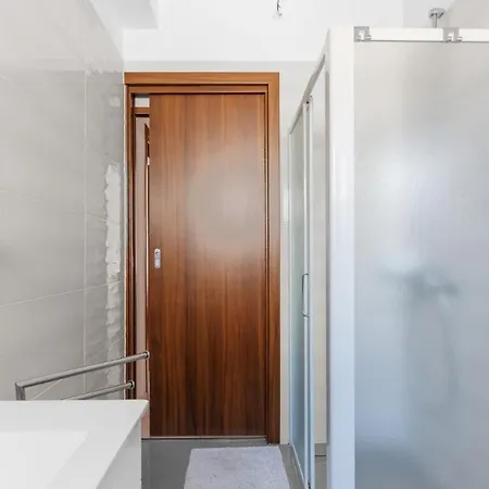 Holiday Daila 50m From The Beach Dajla