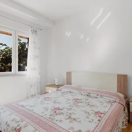 Holiday Daila 50m From The Beach Πανσιόν 3*