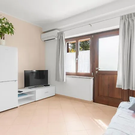 Holiday Daila 50m From The Beach