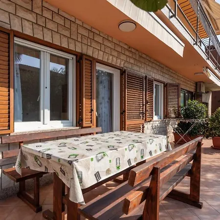 Holiday Daila 50m From The Beach